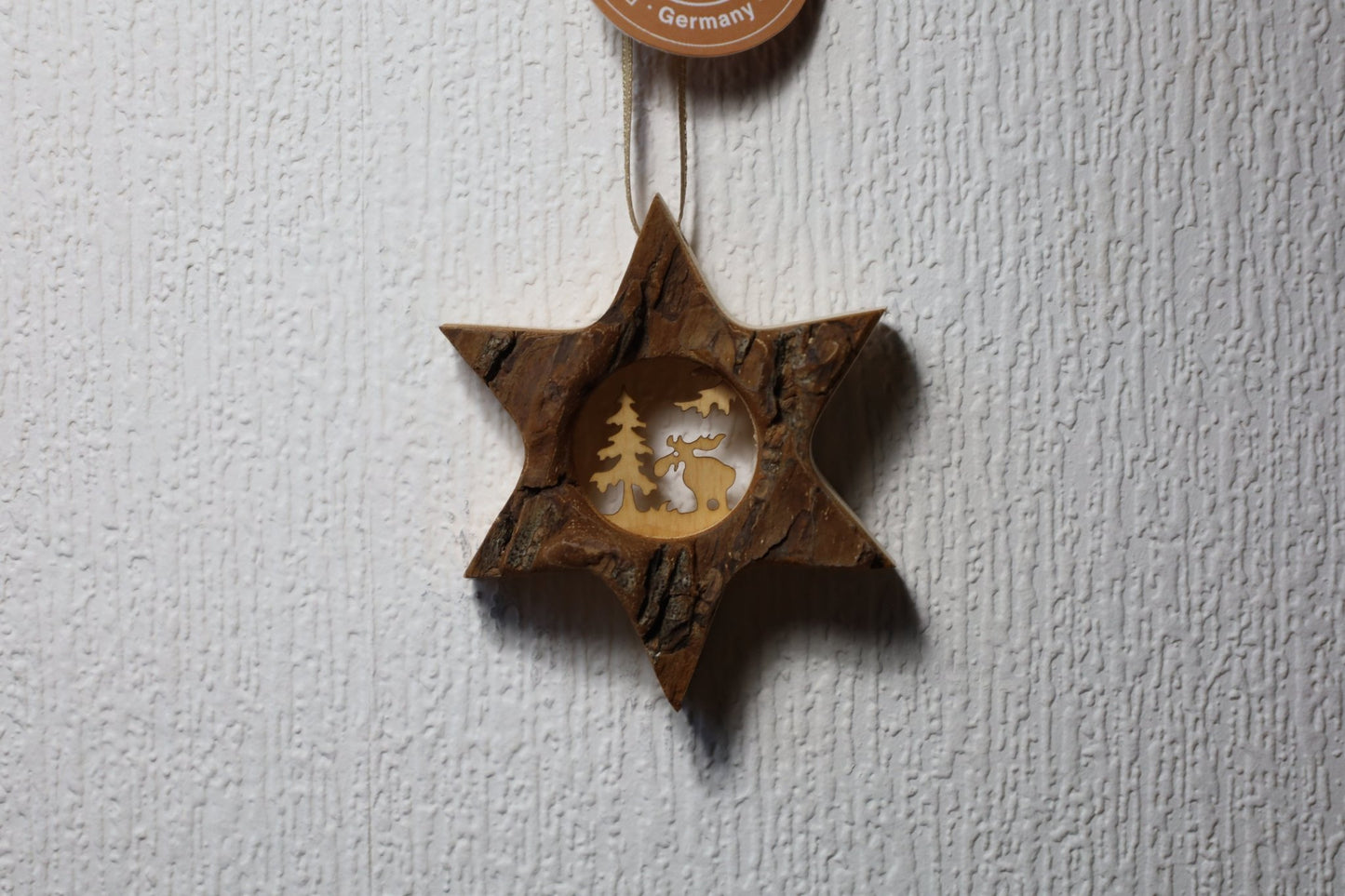 Winterliche Holzanhänger – Rentier, Schneeflocke, Stern | Rindenholz Weihnachtsdeko {{ Shabby Chic und Landhaus Deko }} {{ www.Stein-Alt.de }}