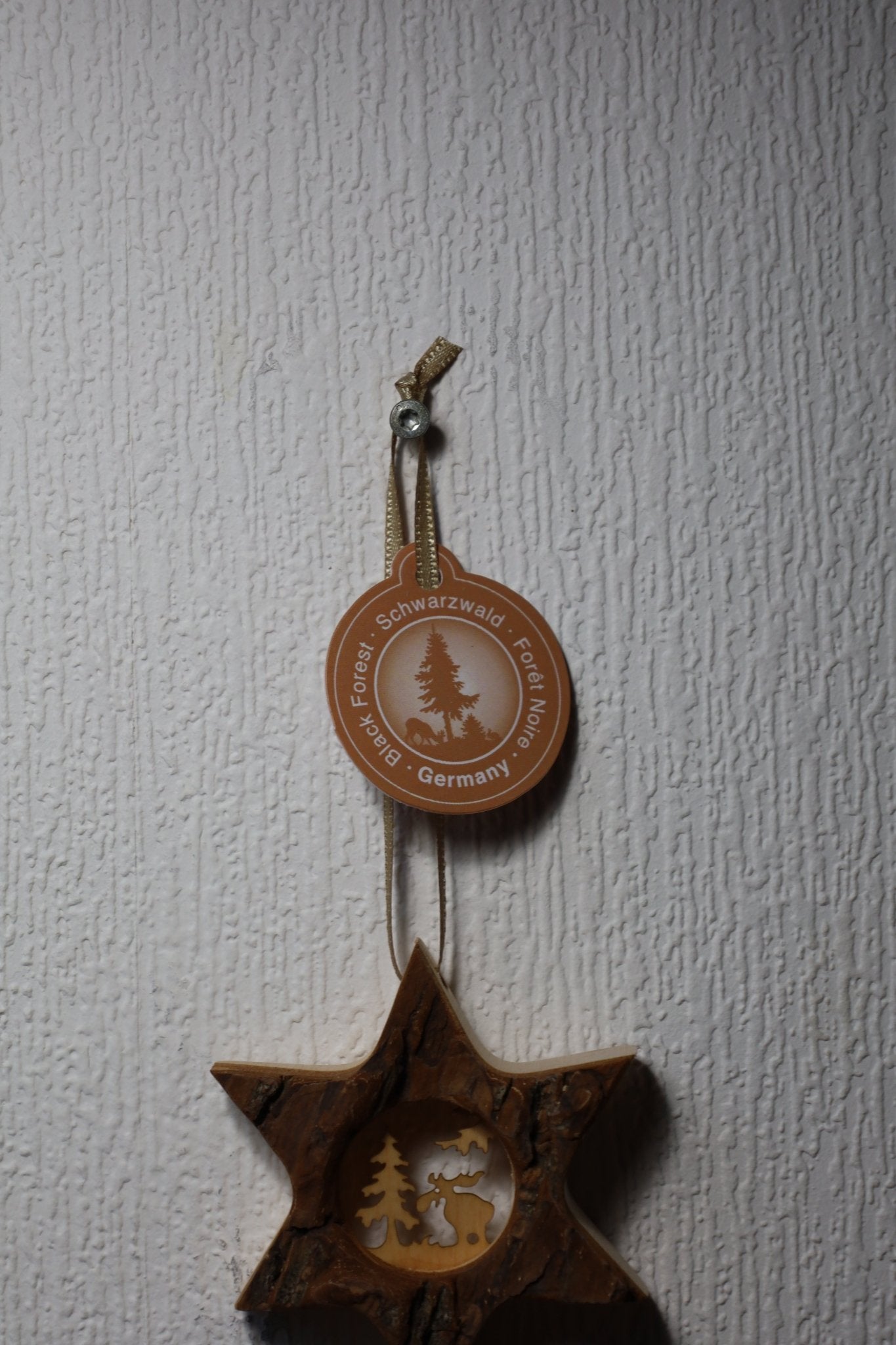 Winterliche Holzanhänger – Rentier, Schneeflocke, Stern | Rindenholz Weihnachtsdeko {{ Shabby Chic und Landhaus Deko }} {{ www.Stein-Alt.de }}