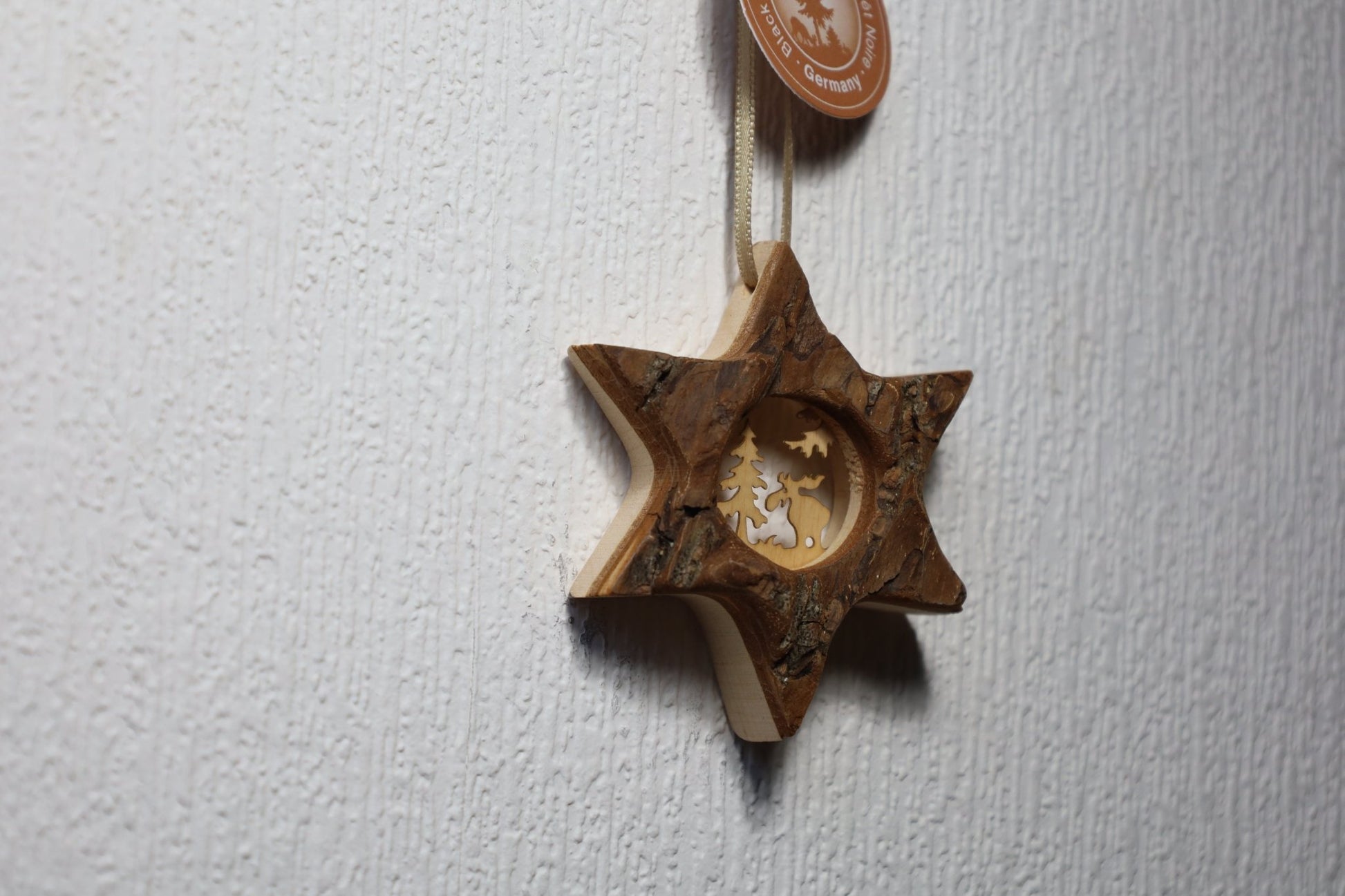 Winterliche Holzanhänger – Rentier, Schneeflocke, Stern | Rindenholz Weihnachtsdeko {{ Shabby Chic und Landhaus Deko }} {{ www.Stein-Alt.de }}