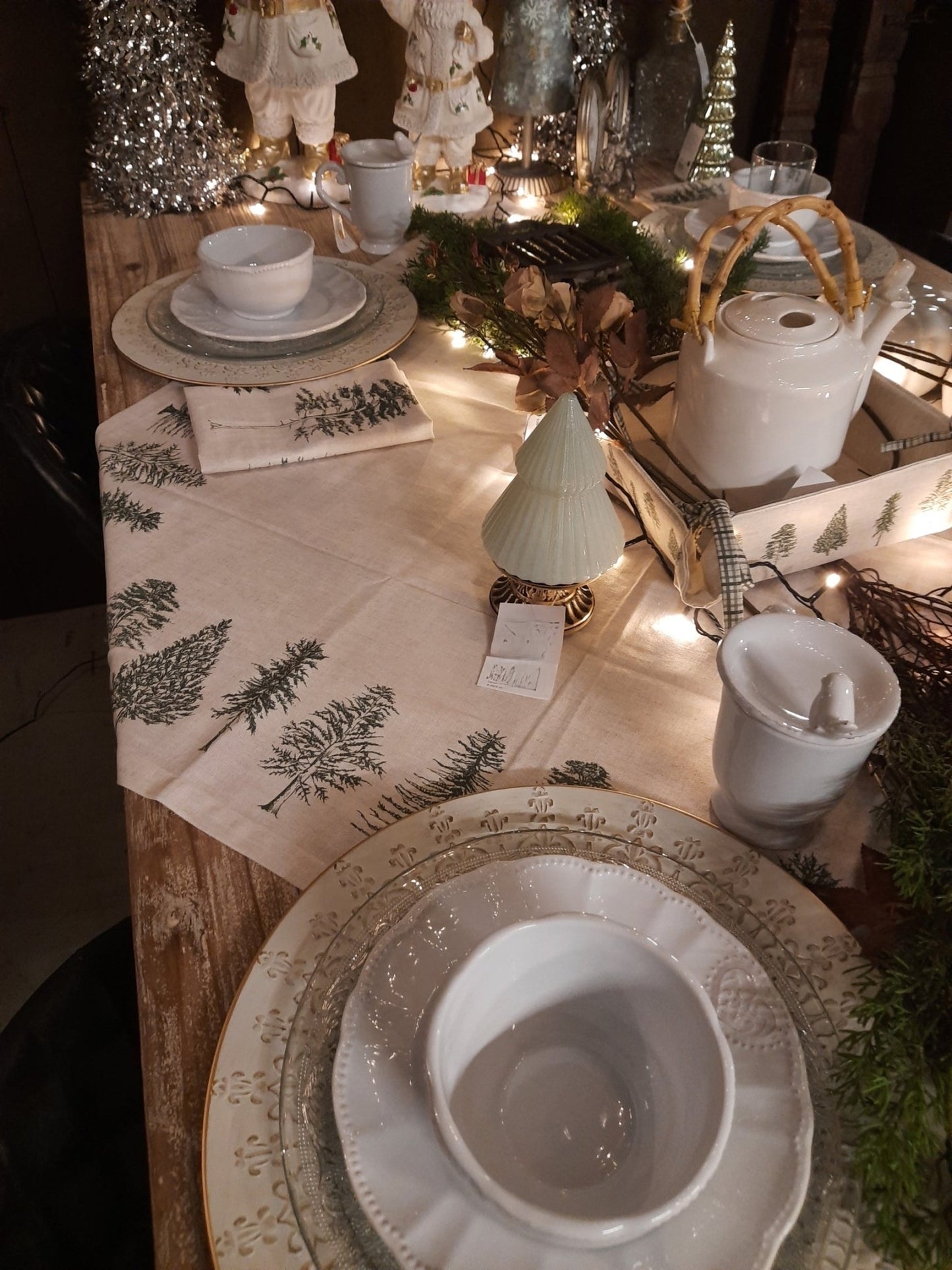 Winterliche Tischdecke Baumwolle Tannenbaum-Motiv Beige Grün – Landhaus-Stil {{ Shabby Chic und Landhaus Deko }} {{ www.Stein-Alt.de }}
