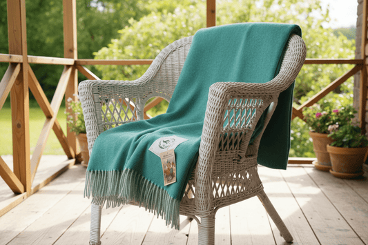 Wolldecke Grünblau Herringbone – 100% Recycelte Wolle Kuscheldecke {{ Shabby Chic und Landhaus Deko }} {{ www.Stein-Alt.de }}