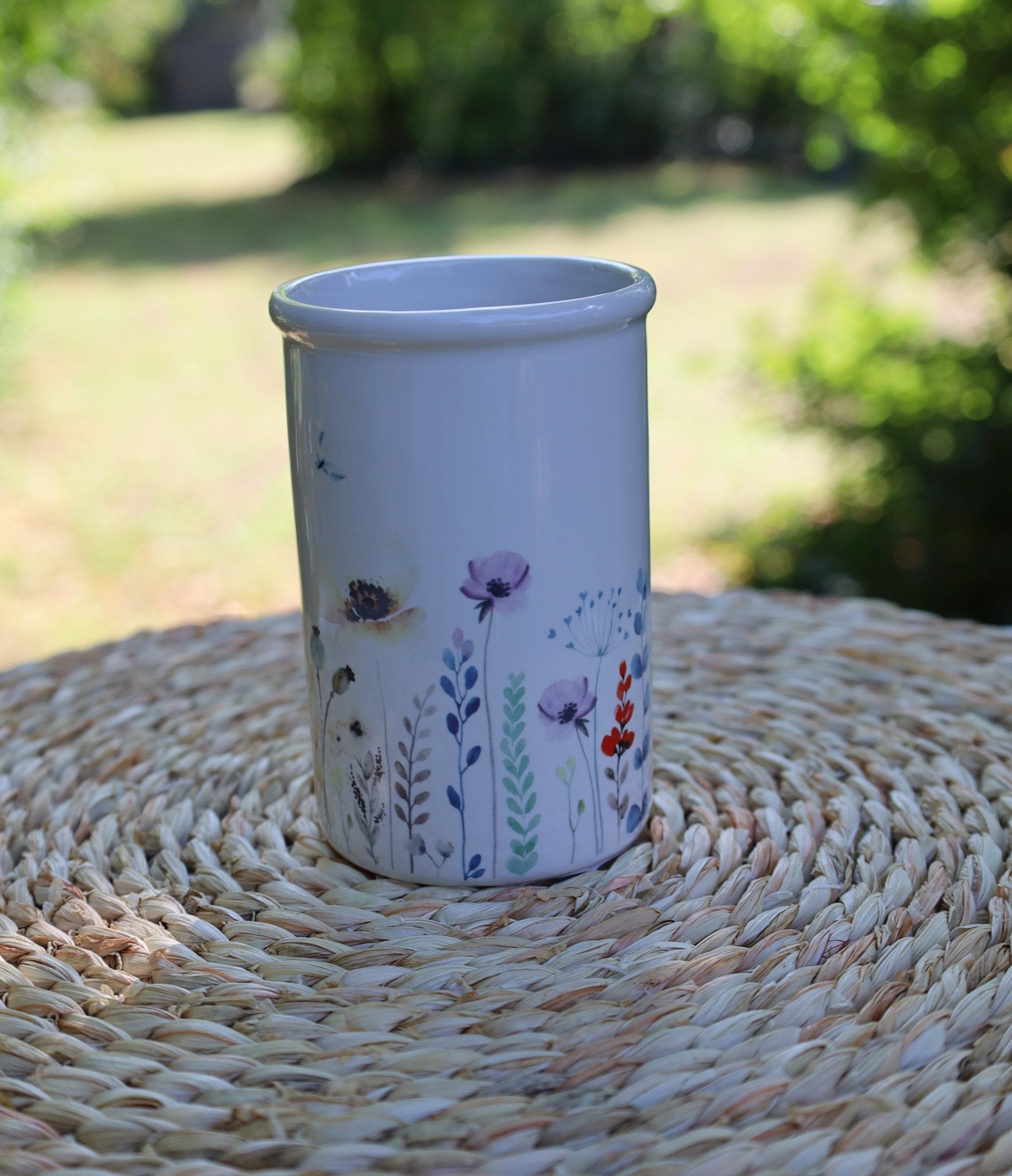 Zahnbürstenhalter mit Blumenmotiv aus Keramik in Weiß {{ Shabby Chic und Landhaus Deko }} {{ www.Stein-Alt.de }}